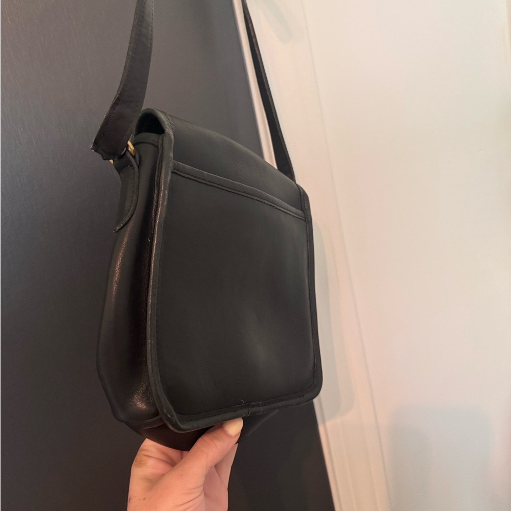 Vintage Coach Black Leather Crossbody Bag - Elegant Everyday Carry - Picture 4 of 8